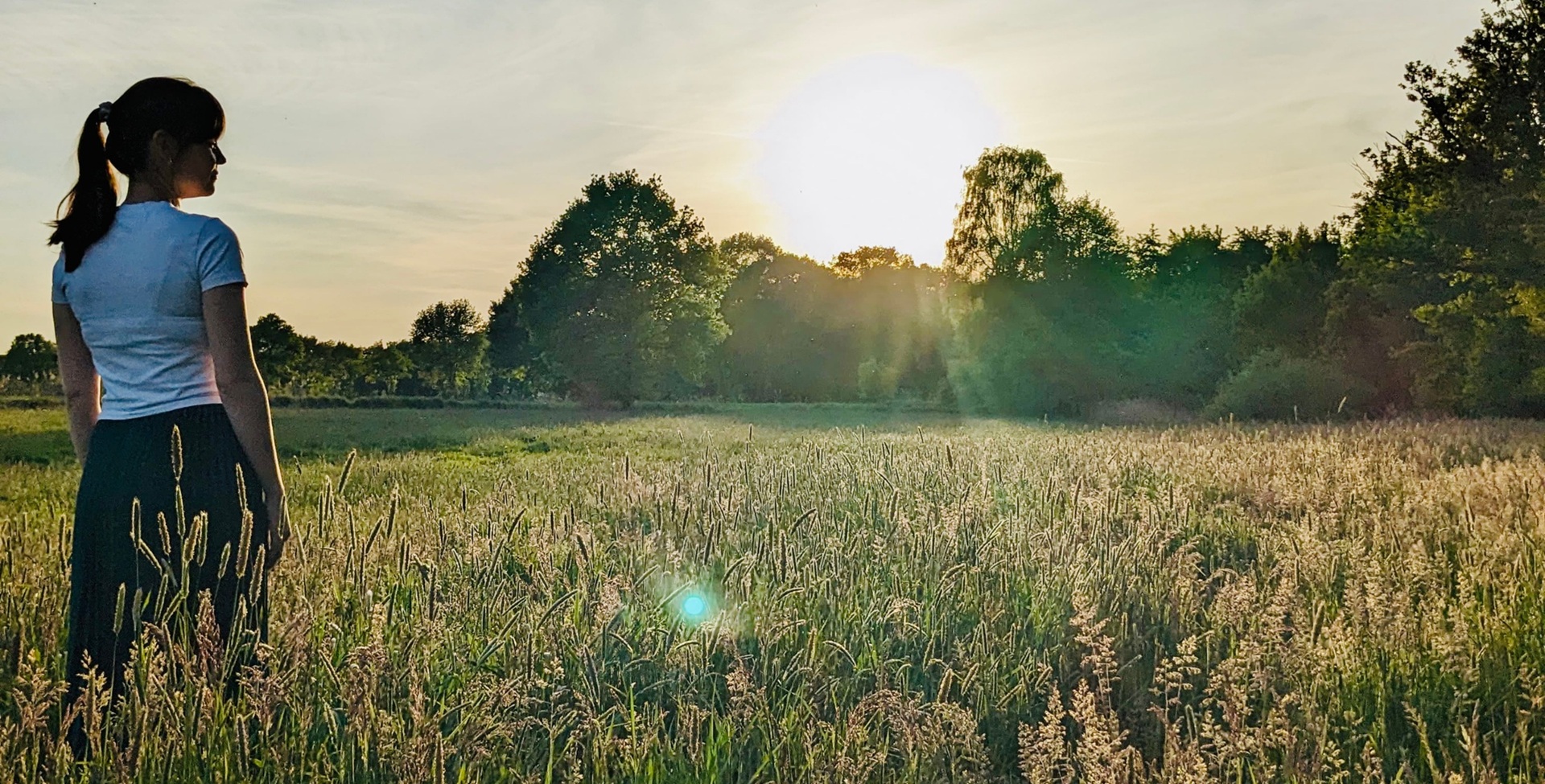 Conny steht auf dem Feld